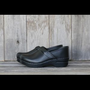 Dansko New in Box Professional Pull Ups Size 38